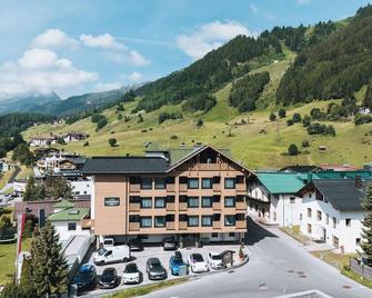 Hotel Nassereinerhof - Sankt Anton am Arlberg - Bâtiment