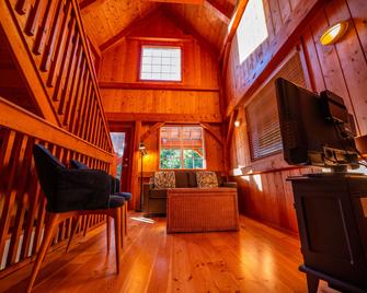 The Cabins at Terrace Beach - Ucluelet - Living room