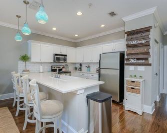Deluxe downtown Tallahassee condo; great value! - Tallahassee - Kitchen