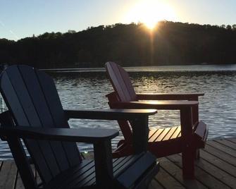 Amazing, large, cozy, modern log cottage in Muskoka! Families or Couples! - Dorset - Patio