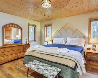 Slopeside on Timberline Mountain's Salamander Trail-Perfect in every season! - Mount Storm - Bedroom