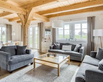 5-star luxury half-timbered house in a perfect location - Hohen Schönberg - Wohnzimmer