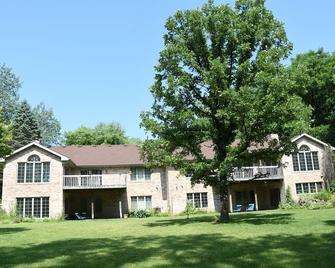 Pet FriendlyHot tub space to relax 10min from Madison, Epic, MilitaryRidgeTrail - Verona - Gebouw