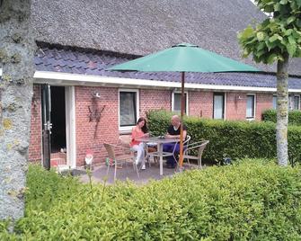 Beautiful apartment in Paesens with kitchen - Moddergat - Patio