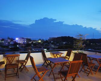Gold Stars Hotel - Long hai - Balcón