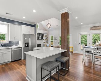 Relax, Rewind, Repeat - New Country Cottage - High Point - Kitchen