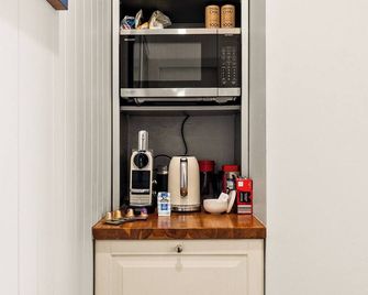 Bells Beach Bungalow - Clontarf