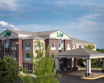 Holiday Inn Express Hotel & Suites Chanhassen - Chanhassen - Building