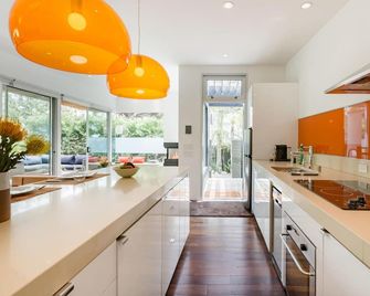 Palms Place - Los Angeles - Kitchen