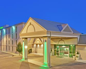 Holiday Inn Bloomington - Bloomington - Κτίριο
