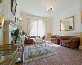 The Old Tram-House Apartments - Stirling - Living room