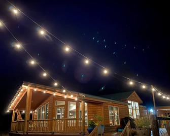 Life in the Woods - Minutes to town! Mt. Emily Retreat at the MERA Trailhead! - La Grande - Building