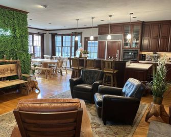 Spacious Colonial Farmhouse on 240 Acres - Mexico - Lounge
