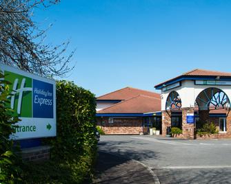Holiday Inn Express Peterborough - Peterborough - Building