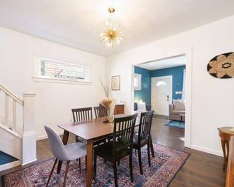 Historic Home in Ohio City Near W25! - Cleveland - Comedor