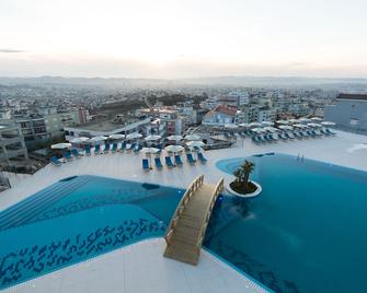 Chateau Linza Resort - Tirana - Zwembad