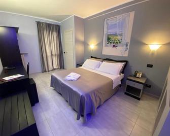J Hotel - Orbassano - Bedroom