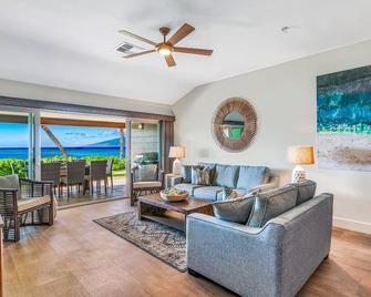 176-4 Oceanfront Puamana Townhome Newly Remodeled! - Lahaina - Phòng khách