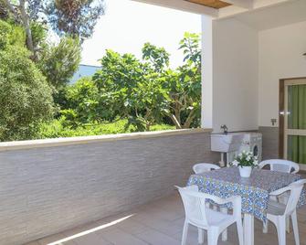Beach Front Apartment In Posto Rosso (Marina Di Alliste) - Torre San Giovanni - Balkon