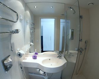 Forenom Aparthotel Helsinki Kamppi - Helsinki - Bad