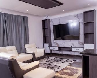 Pinorich Villa-Buea - Buea - Living room