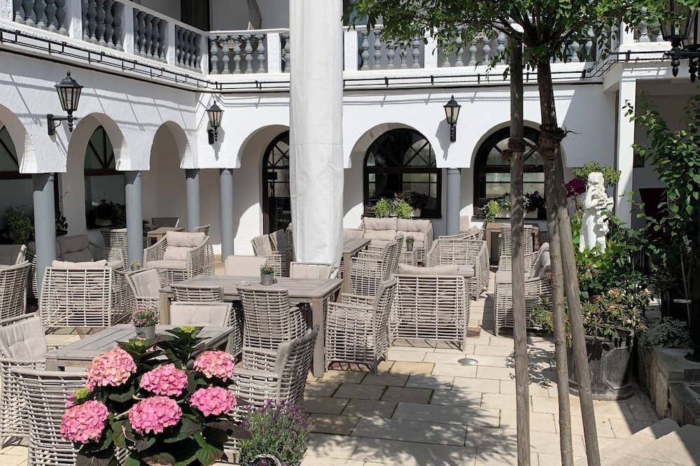 Dormero Hotel Aalen - Aalen - Patio