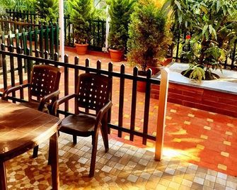 Panchgani Cottages - Panchgani - Patio