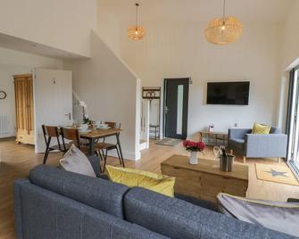 Lunnon Barn - Droitwich - Living room