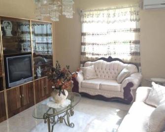 Sunset Oasis - Fitts Village - Sala de estar
