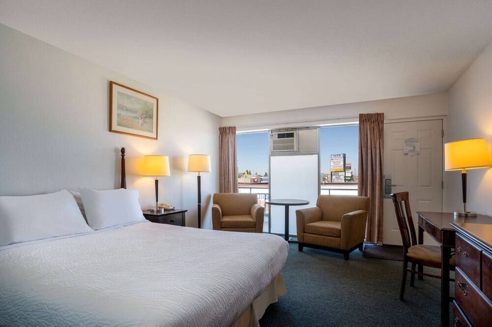 ثريفت لودج باي ويندام ريجينا نورث - ريجينا - غرفة نوم