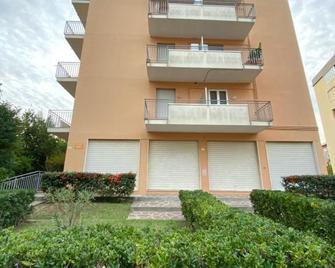 Viola - lido adriano - Lido Adriano - Building