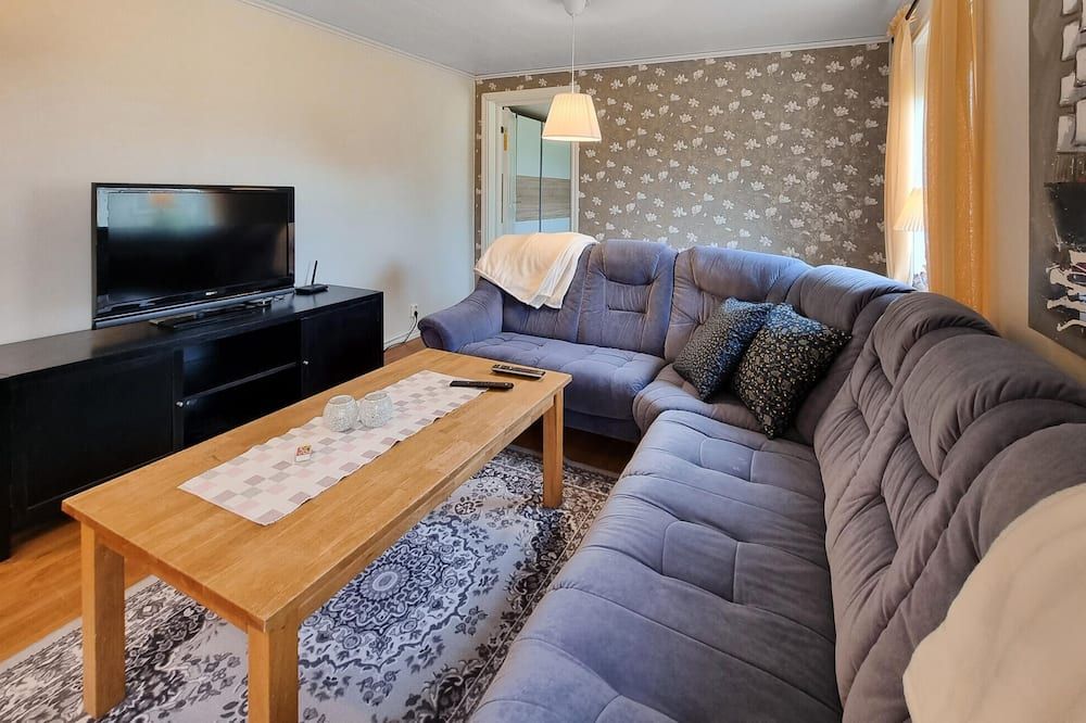 2 Bedroom Cozy Home in Falkoeping - Falkoping - Wohnzimmer