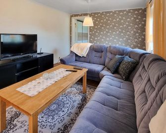 2 Bedroom Cozy Home in Falkoeping - Falkoping - Huiskamer