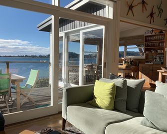 Beachfront Bliss - right on the sand, all tide access, spectacular views - Palm Beach - Balcony