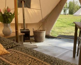 Glamping at The Homestead - Ensuite Bell Tent - Campsite - Staunton on Wye - Patio