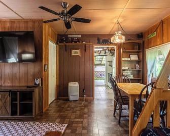 Cozy Cabin with an RV &Camper Hookup Pet Friendly Peaceful & Relaxing - Bath - Їдальня