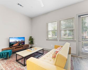 Modern & Chic 1BR Luxury Apts Close to Downtown & Airport - Austin