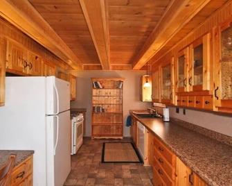 Lakefront W/Dock (No Wifi/Tv) - Feathernest - Fawnskin - Kitchen