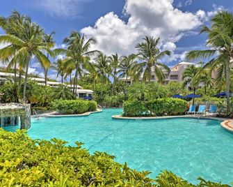 Walk to Beach: St Thomas Condo w/ Balconies - Saint Thomas Island - Pool