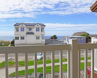 Ocean Surf Inn & Suites - Huntington Beach - Balcony