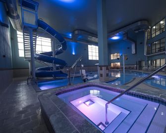 Holiday Inn Express & Suites North East (Erie I-90 Exit 41) By IHG - North East - Pool