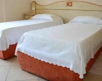 Hotel Sagittario - San Sperate - Camera da letto