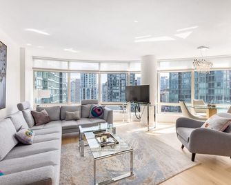 Fully furnished Spacious luxury suite with water & mountain views - Coal Harbour - Vancouver - Living room
