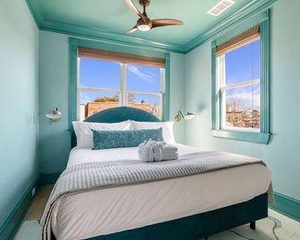 Chic Artistic Loft in Park Circle! | The Mid Mod - North Charleston - Bedroom