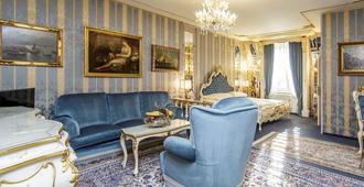 Hotel Palais Porcia - Klagenfurt - Wohnzimmer