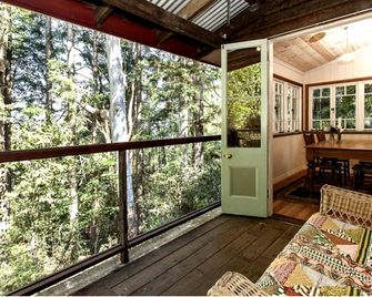 Romantic Cottage with Veranda in Rainforest, Australia - Clear Mountain - Balcón
