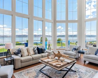 Sunrise Resort Room #304 - Garden City