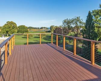 Seaside Serenity: 2B 1B, Patio,Near Beach - Norwalk - Balkon
