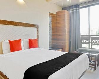 Hotel Maval Grand - Talegaon Dābhāde - Bedroom