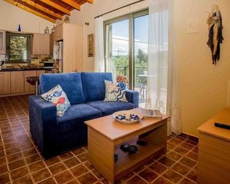 Only 3km away from famous Fiskardo Bay - Fiskardo - Wohnzimmer